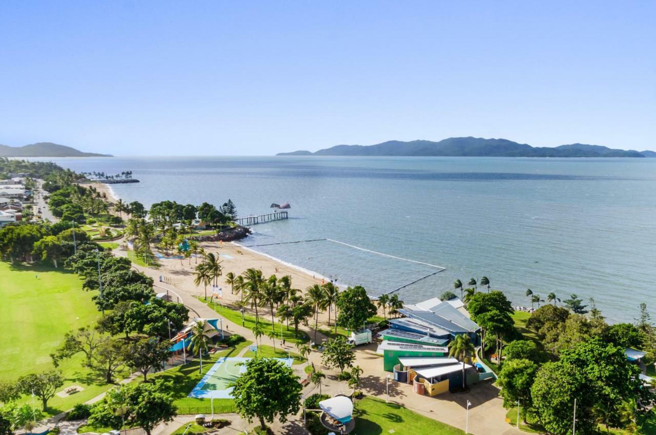 Aquarius On The Beach Townsville Exterior foto